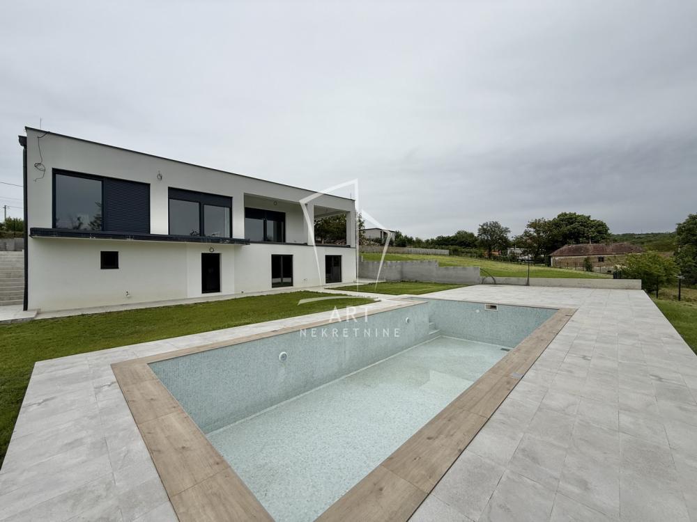 Ripanj, savremena kuća 294m2, 36ari placa ID#10942