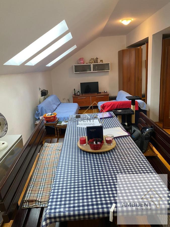 Četvorosoban stan u samom centru Zemuna