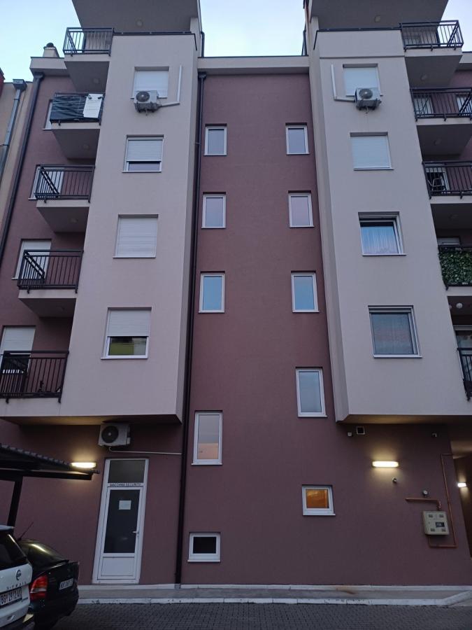 Dupleks stan na odličnoj lokaciji pogodan za više namena, bez ulaganja, odmah useljiv