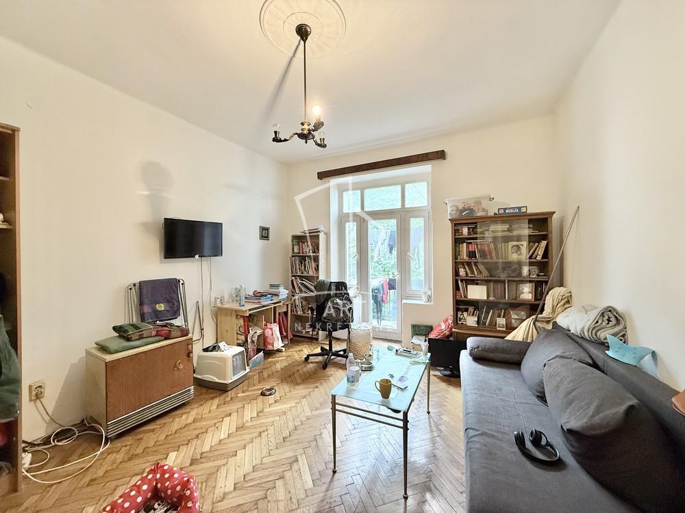 Atelje 212, uknjižen salonac, adaptibilan u 2 stambene jedin