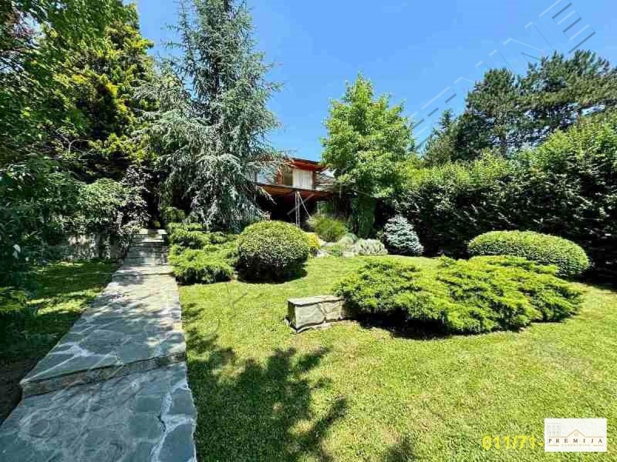 Kuća sa pogledom na Avalu, LUX, 400m2