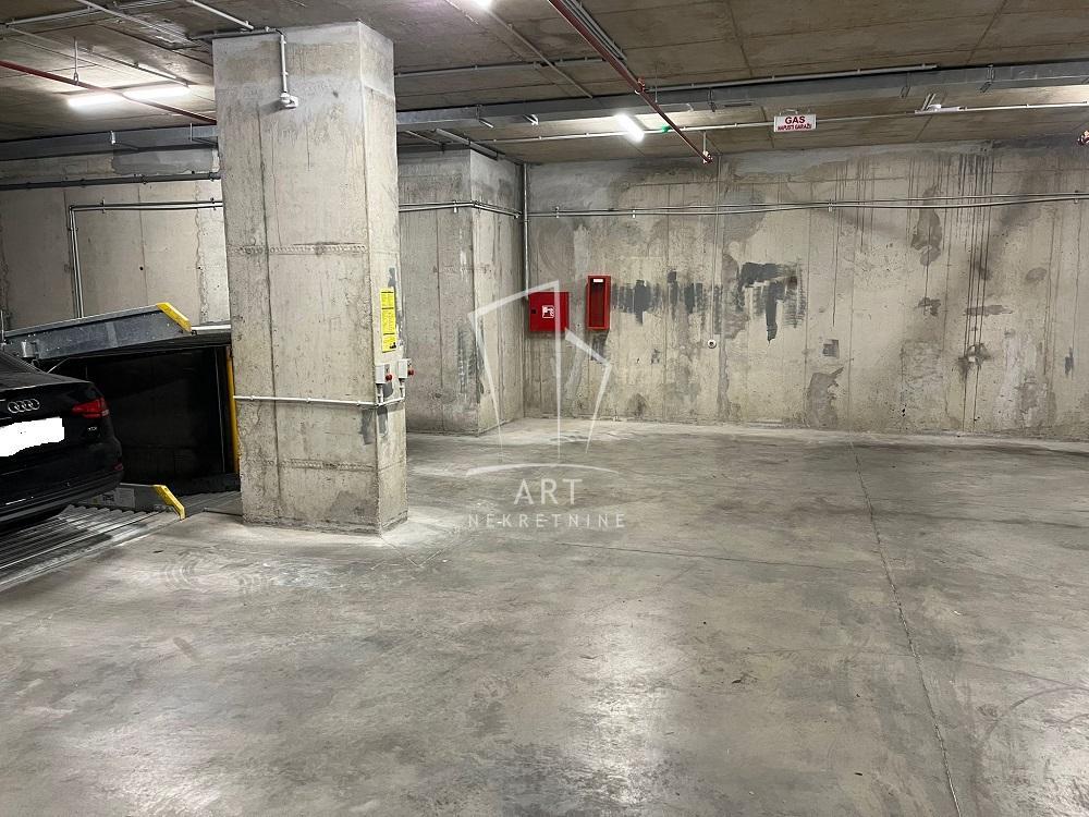 Crveni krst, Kajmakčalanska, gar.mesto 13m2 ID#11016