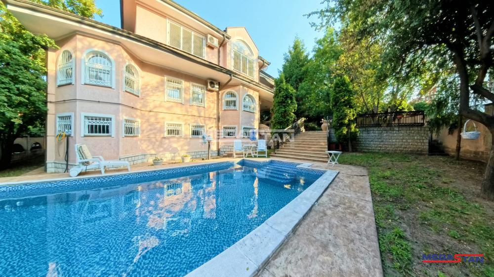 Dedinje, kuća sa bazenom