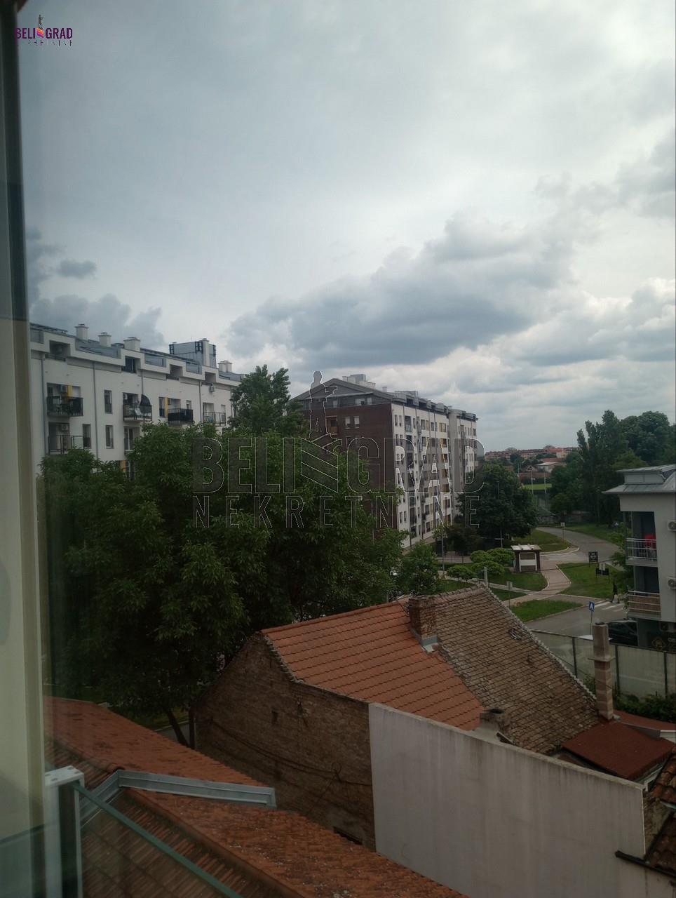 Zemun - novogradnja sa dva garažna mesta