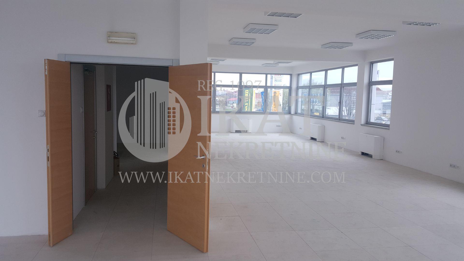 Zemun, Autoput za Novi Sad 100m2 poslovni prostor ID#4402