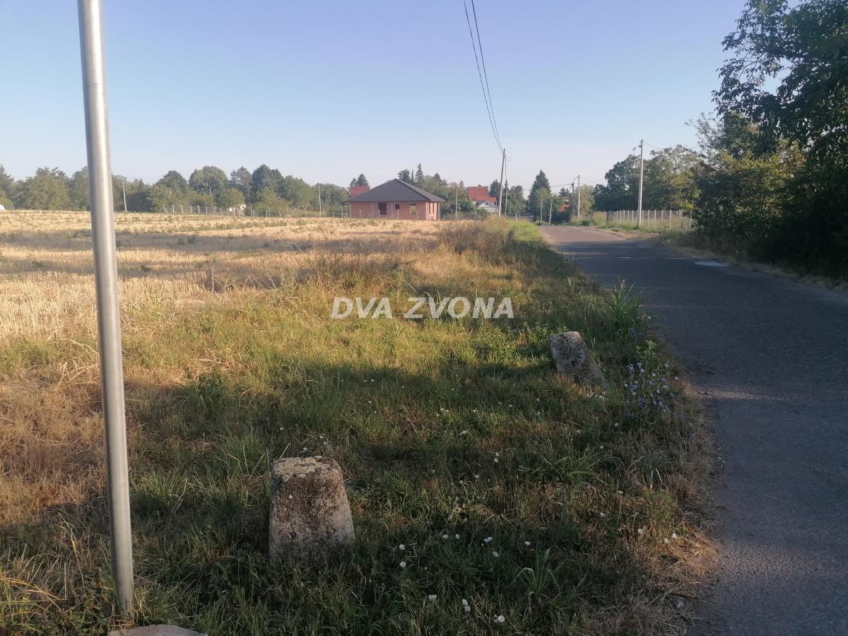 NA PRODAJU – GRAĐEVINSKI PLACEVI, ČORTANOVCI! STRUJA, VODA,GAS!