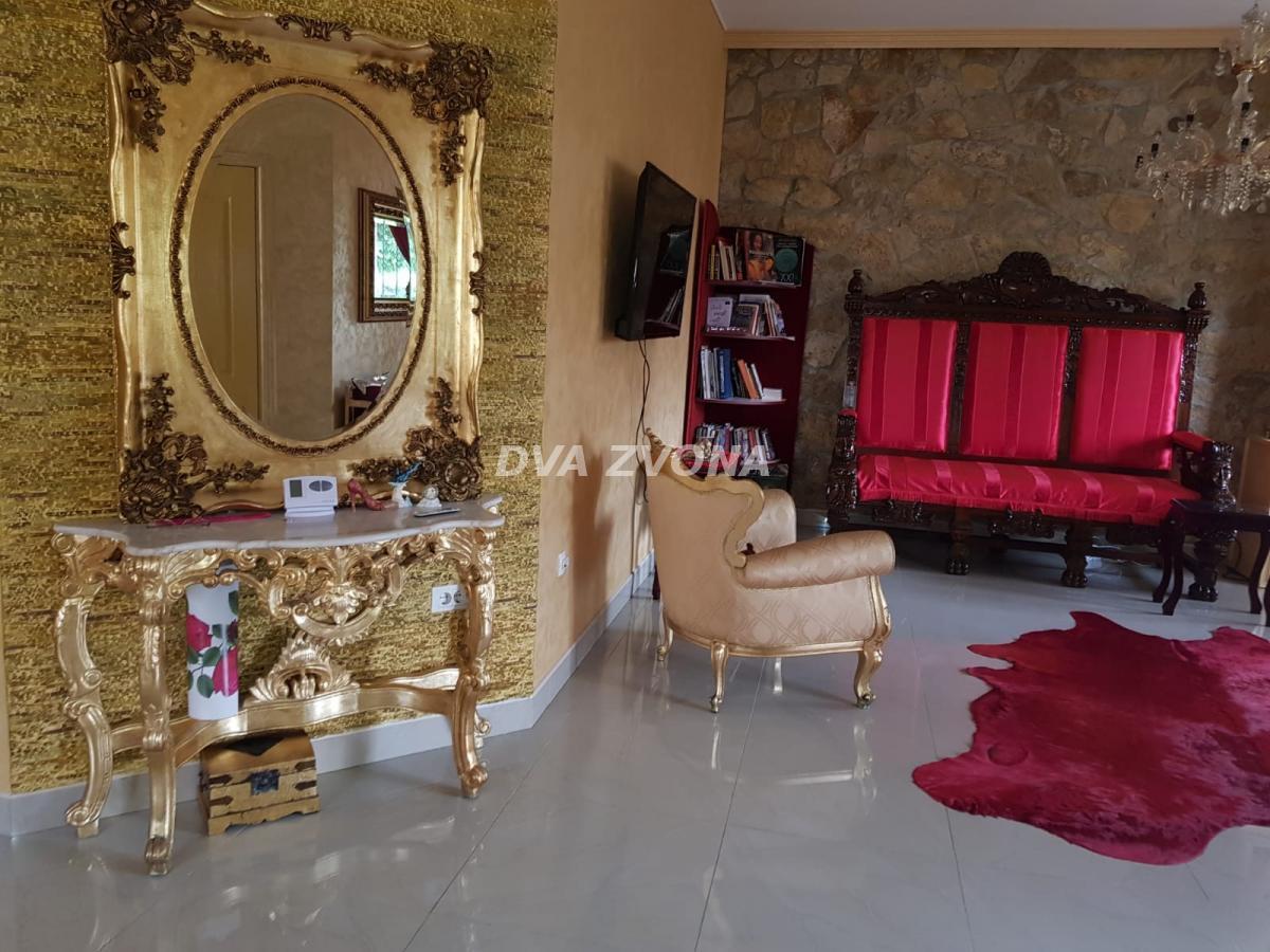 Luksuzna kuća u Veterniku – 254 m², plac 6 ari