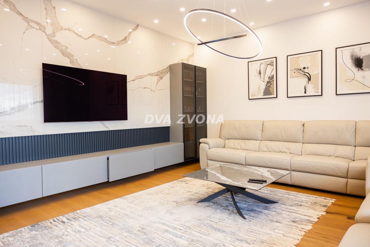 Luksuzan stan sa krovnom terasom i garažom – Ukupno 364 m² komfora i prestiža!