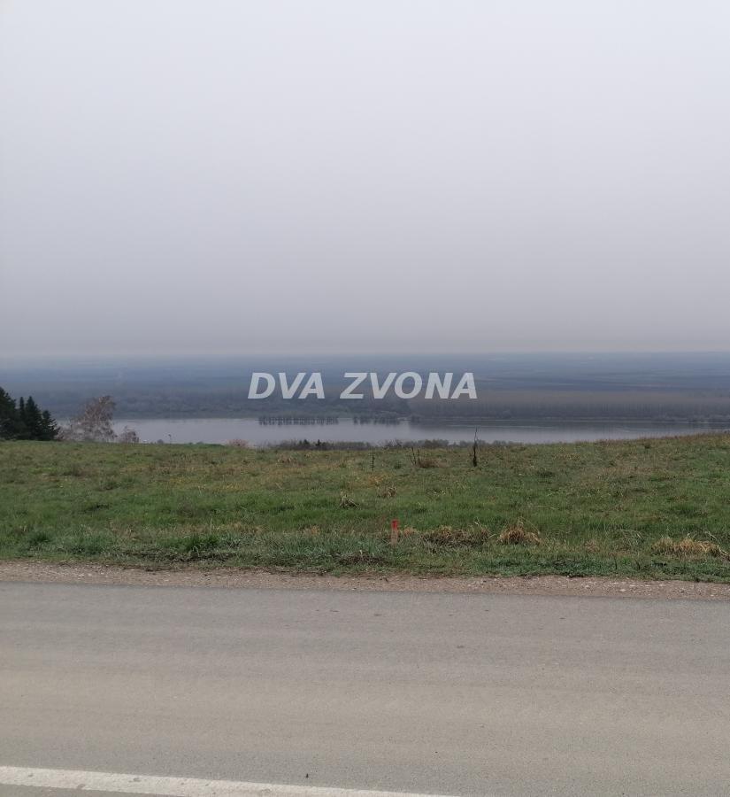 EKSKLUZIVNO! Plac 1. klase u Starom Slankamenu – 20.300 m² uz glavni put, pogled na Dunav  i Srem–SAMO KOD NAS!