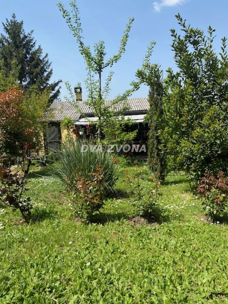 TOP LOKACIJA U SREMSKOJ KAMENICI – Montažna kuća na EKSTRA placu 5 ari!