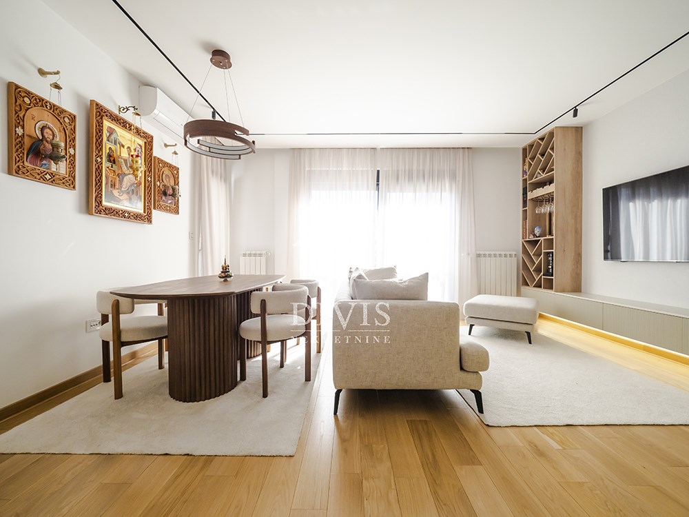 Prodajemo luks četvorosoban stan na Vračaru, 86m2