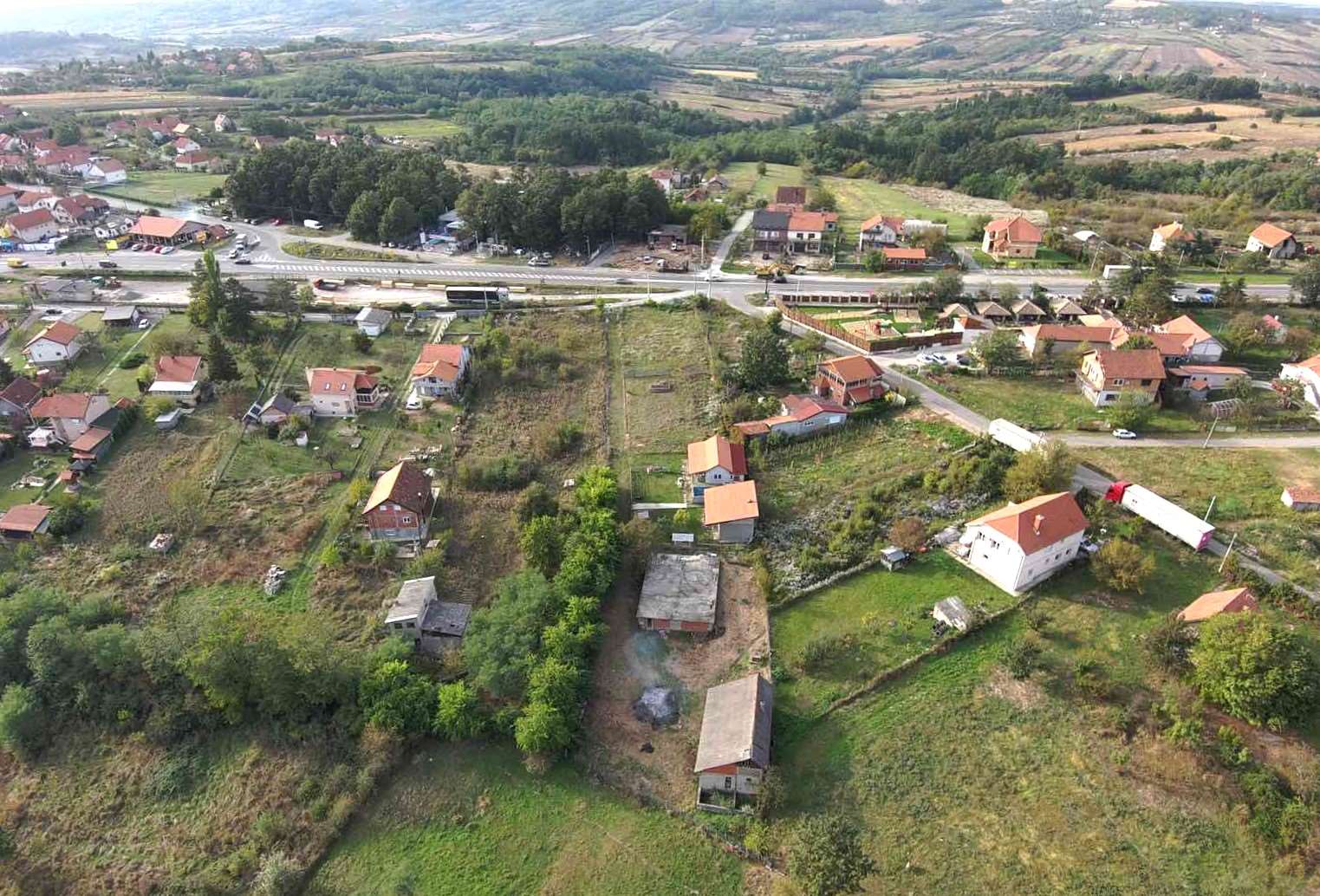 Baćevac, započeta gradnja, kod magistrale na 12.25 a ..