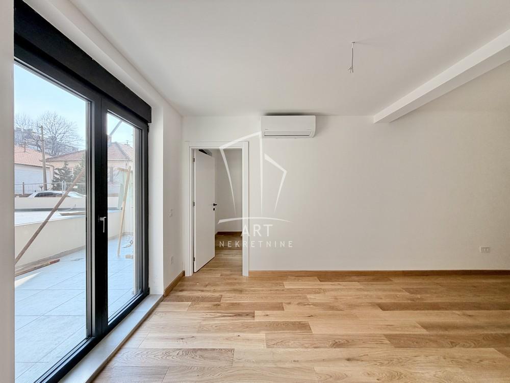 Novogradnja, Lekino brdo, garaža ID#11294