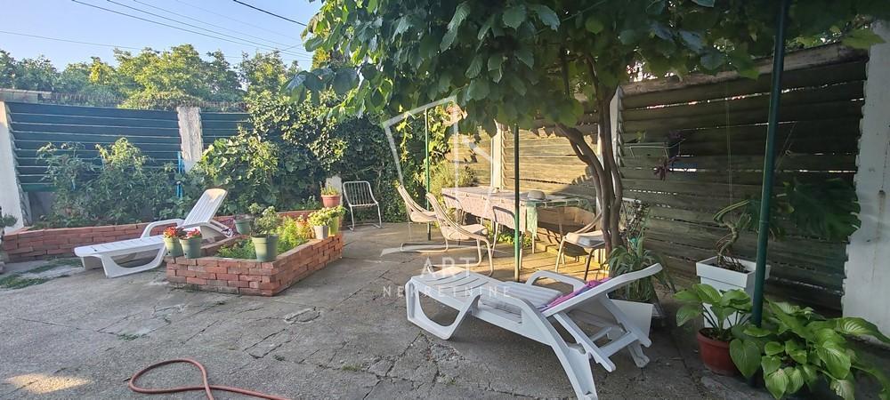 Kuća sa dvorištem,mereno 192m2 ID#11439