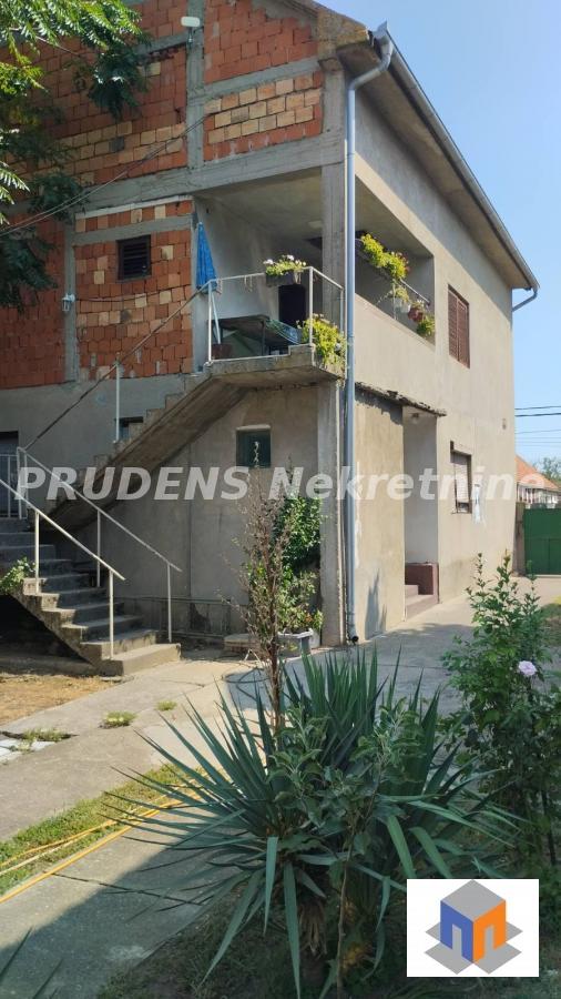 Velika kuća u Dobanovcima