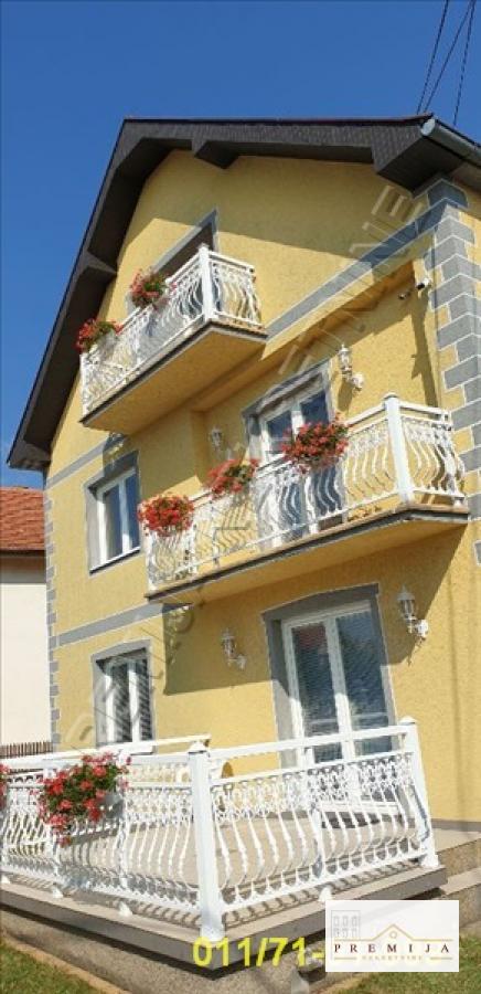 Granice, Nikole Pašića, 161m2+40m2, plac 5,2 a