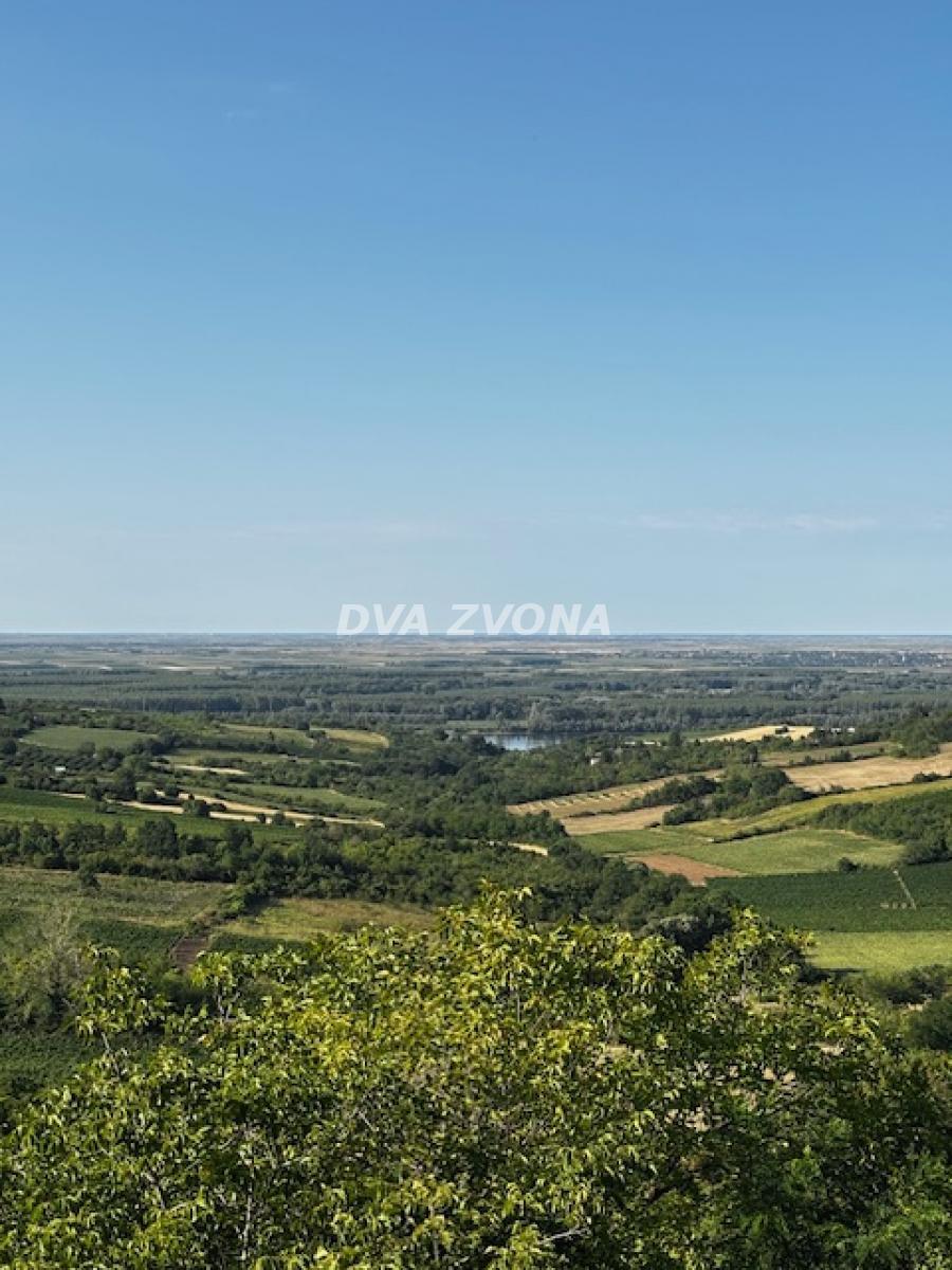 Vikendica za ceo svet   – Čortanovci, 65 ari, jedinstven pogled na Dunav