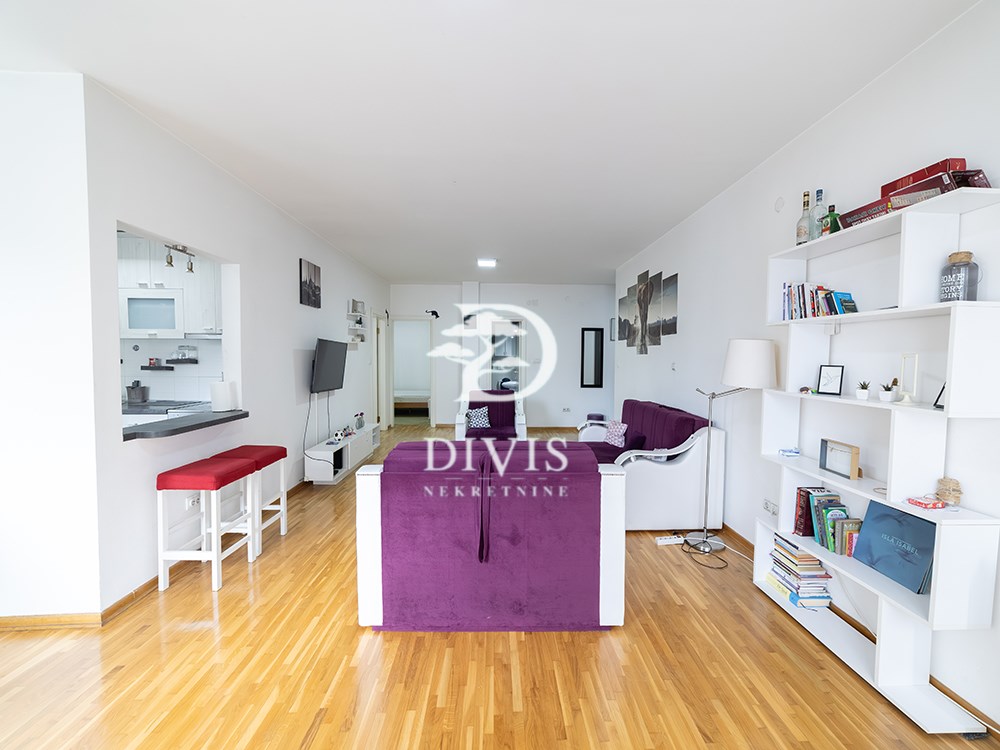 Prodajemo 3.0 stan, 75m2, sa garažnim mestom, Južni bulevar