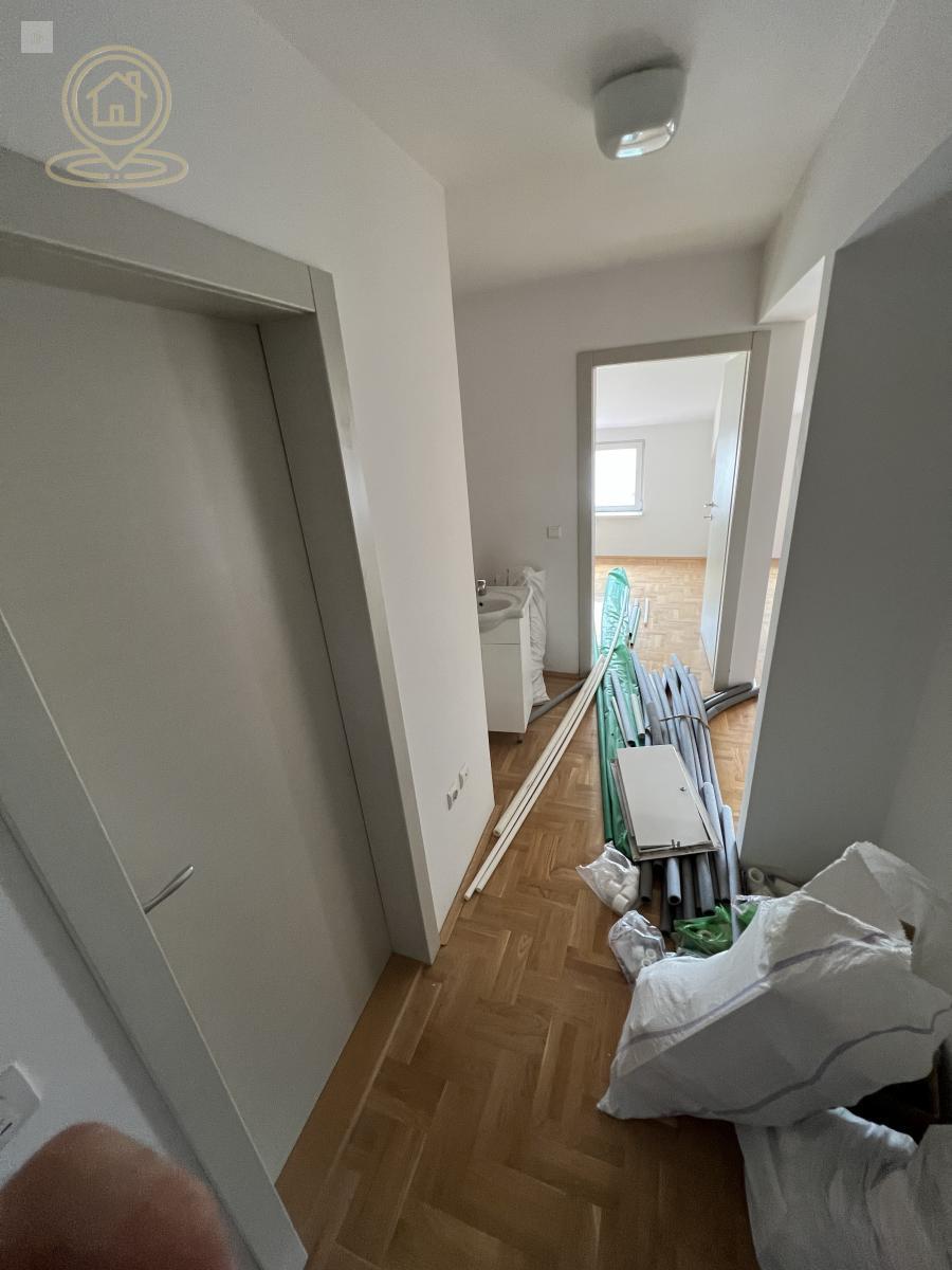 Prodaja stana – potkrovlje, 54 m², mirna lokacija