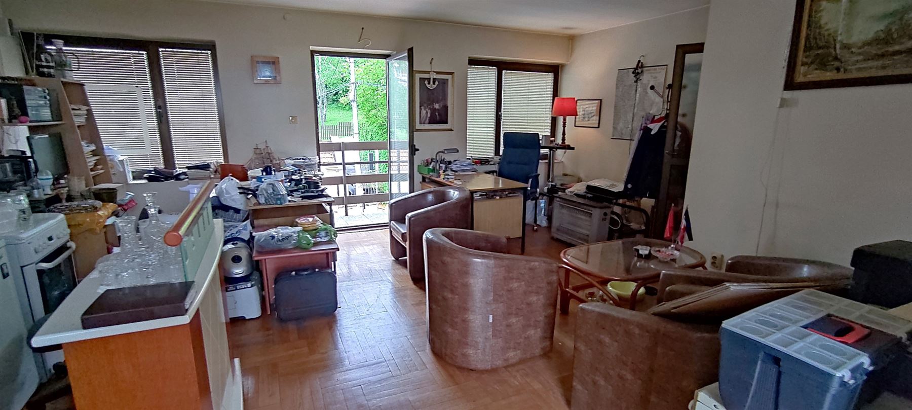 Karaburma, novija kuća iz 2003g sa 2 lokala, pogled na Dunav