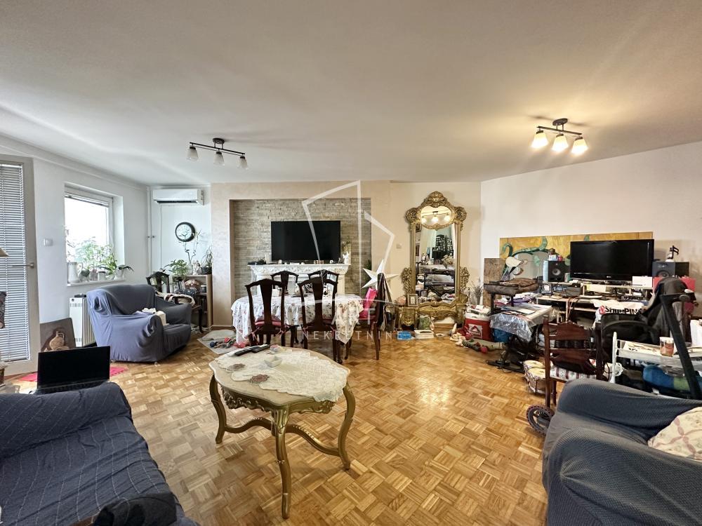 Blok 22, 95m2+ 40m2 tavanski prostor 135m ID#11745