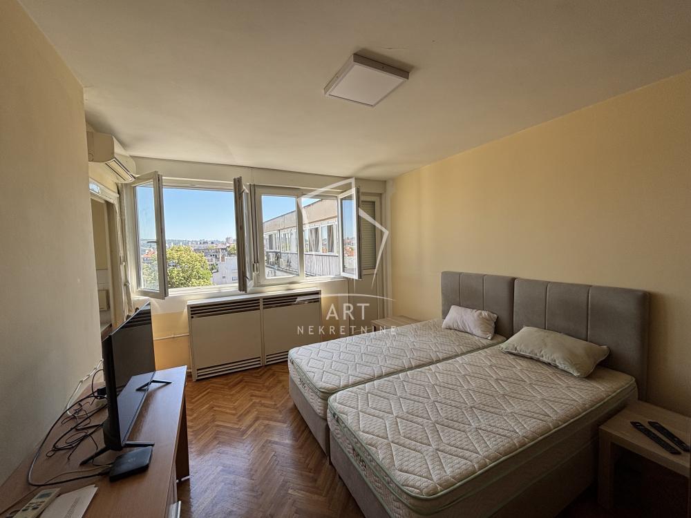 U samom centru grada, namešten stan, 45m2 ID#11853