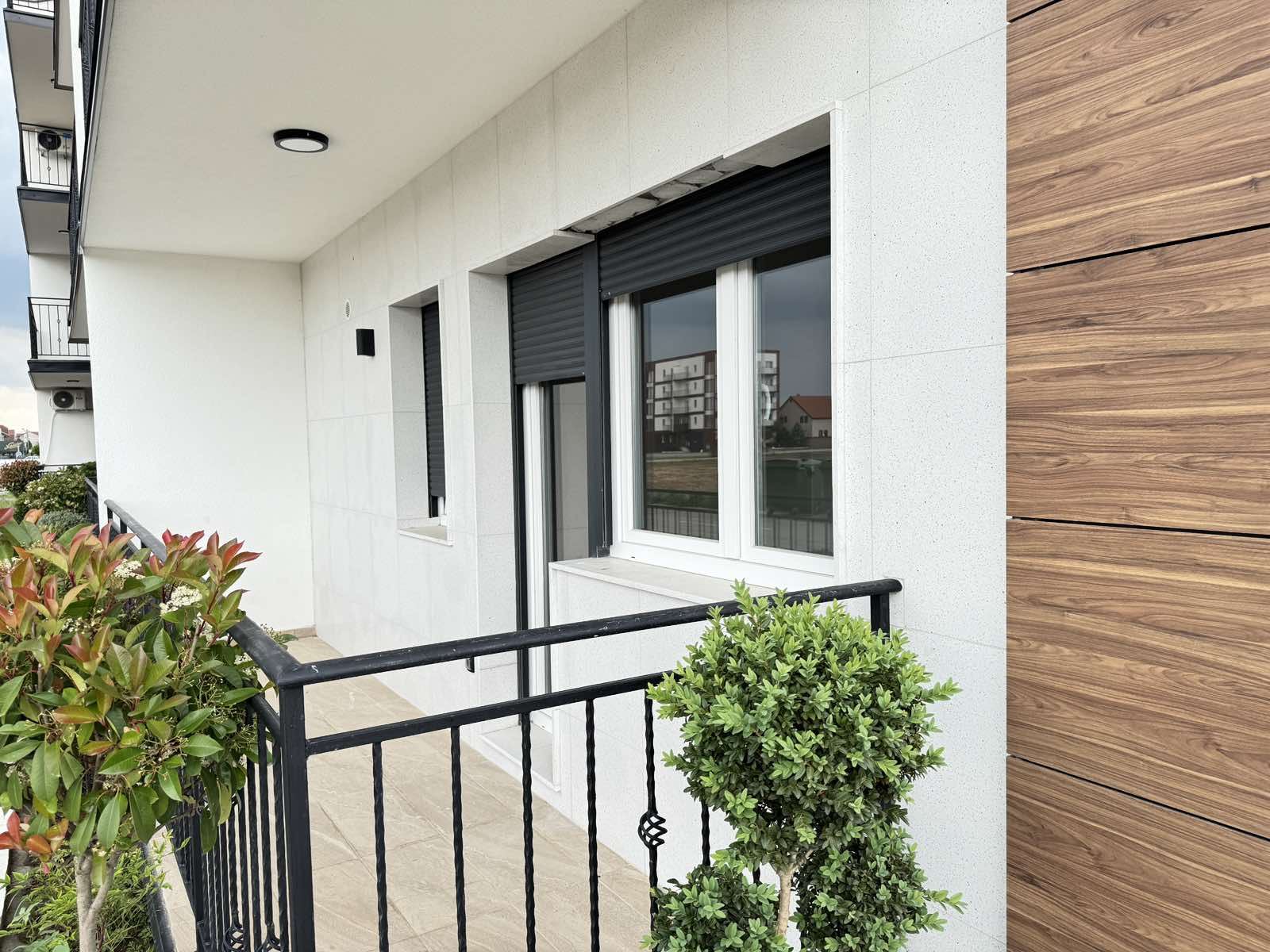 LLUX PENTHAUS SA POGLEDOM NA EXPO