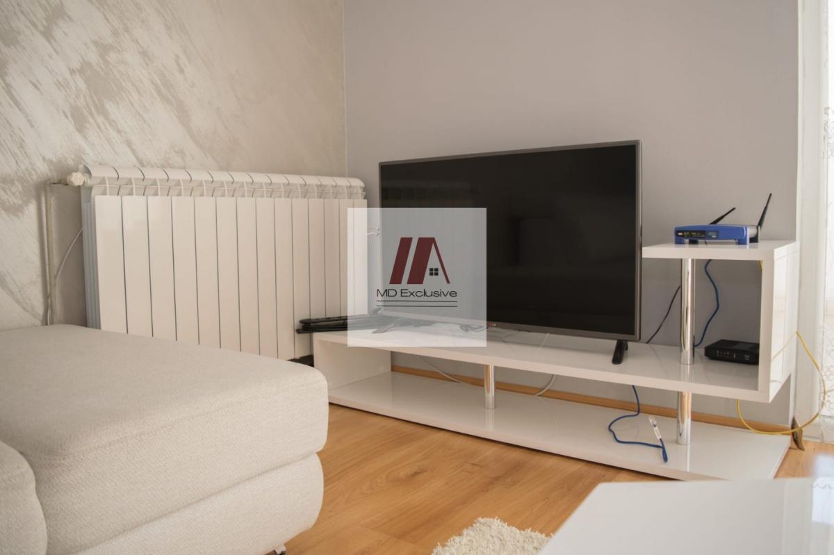 Kuca sa tri stana Ledine