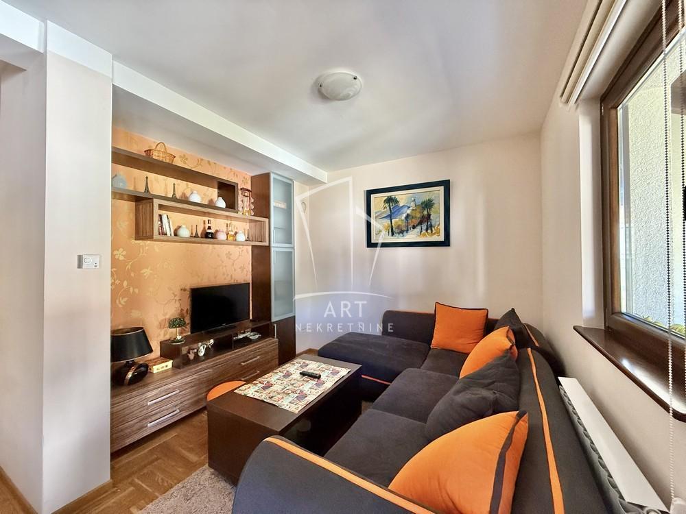 Dupleks sa dvorištem ID#11863