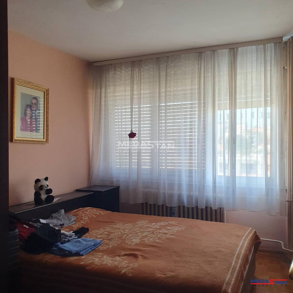 Na odličnoj lokaciji, 2.0, namešten