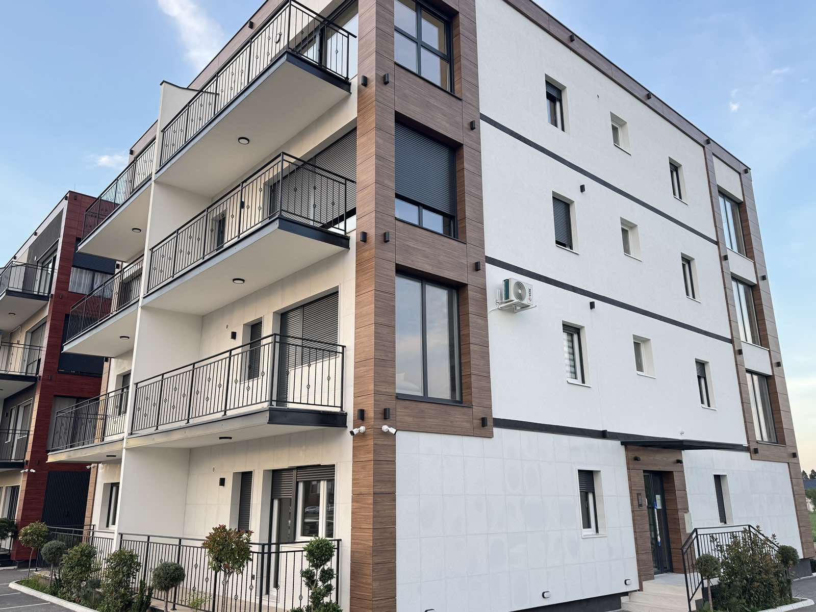 LUX ZGRADA U STAMBENOM KOMPLEKSU