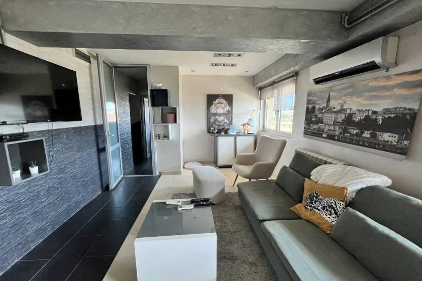 Izdajemo odličan 5.0 stan, kod Botaničke bašte, 85m2