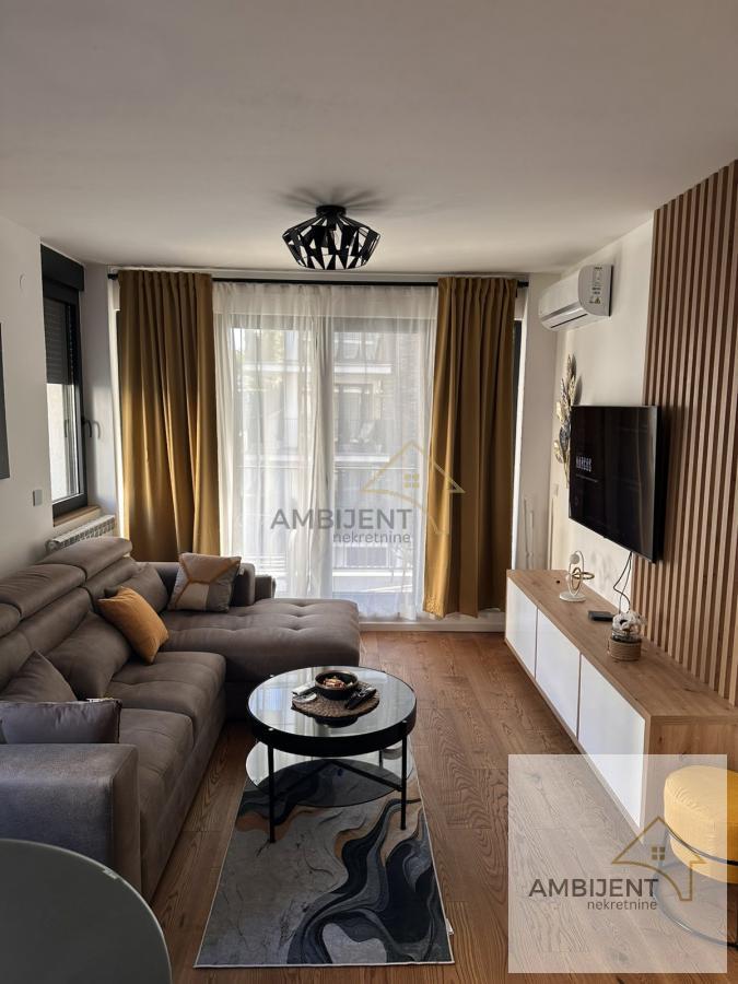 Lux stan u naselju Sunnyville