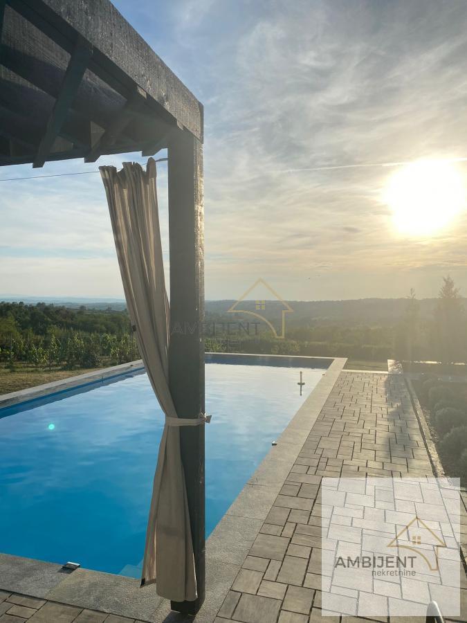 LUX Vila sa bazenom i vinogradom