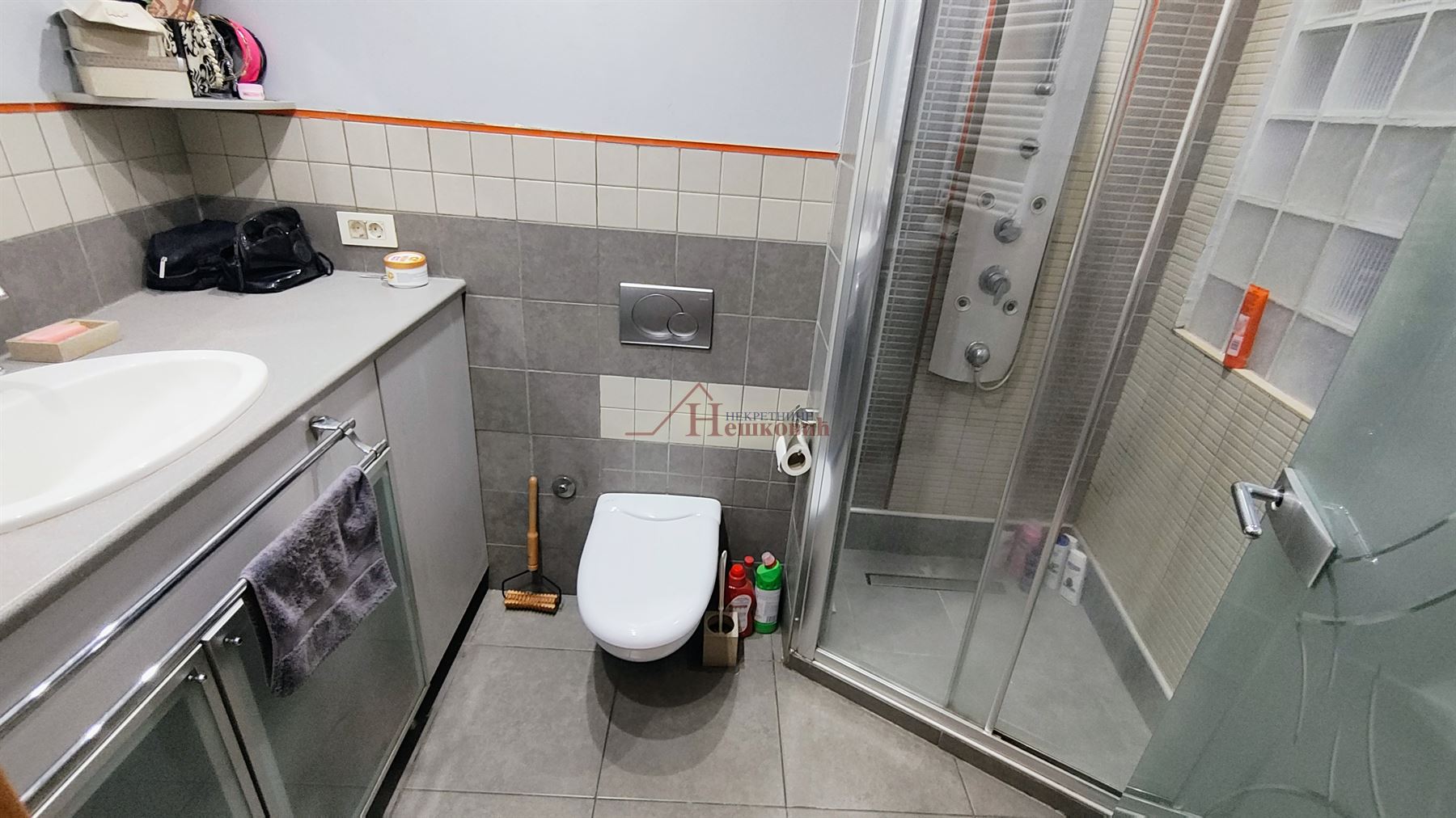 NOVI Beograd B 22 ARENA  Antifašističke borbe 4,5 uknižen