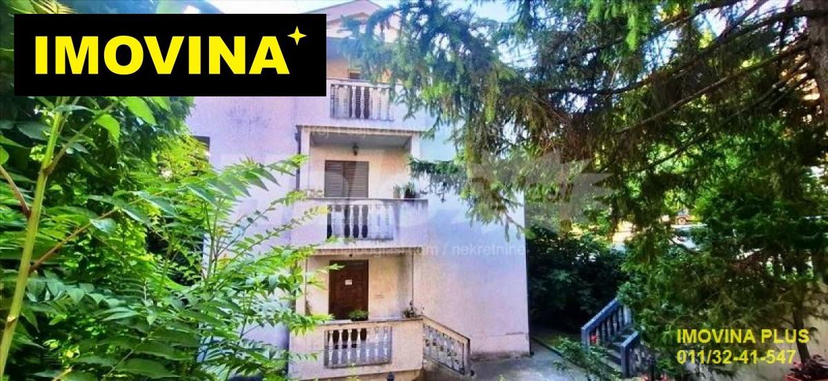 Karaburma - porodična kuća sa više stamb. jedinica