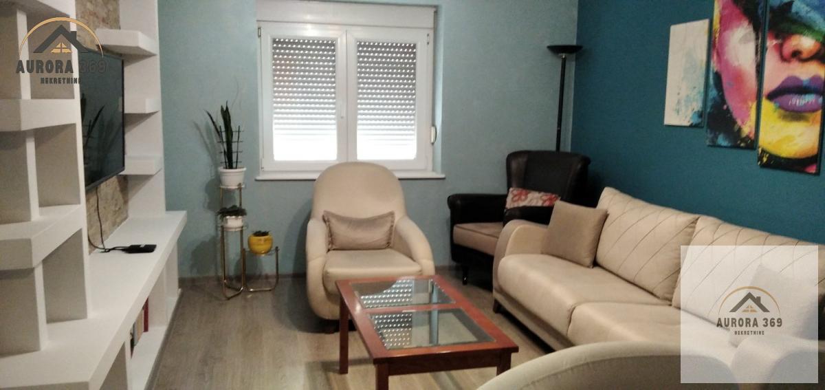 SNIŽENO. NOVI SAD, KLISA, SLANA BARA! KUĆA SA JOŠ DVA ZASEBNA STANA