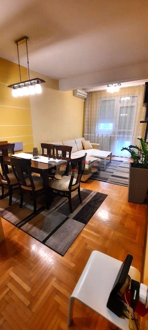 Cvetkova pijaca, 1,5, 44+20m2, odličan, namešten