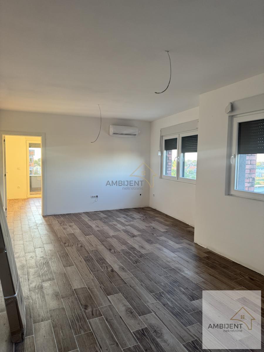Trosoban stan u Starim Banovcima, 71m2