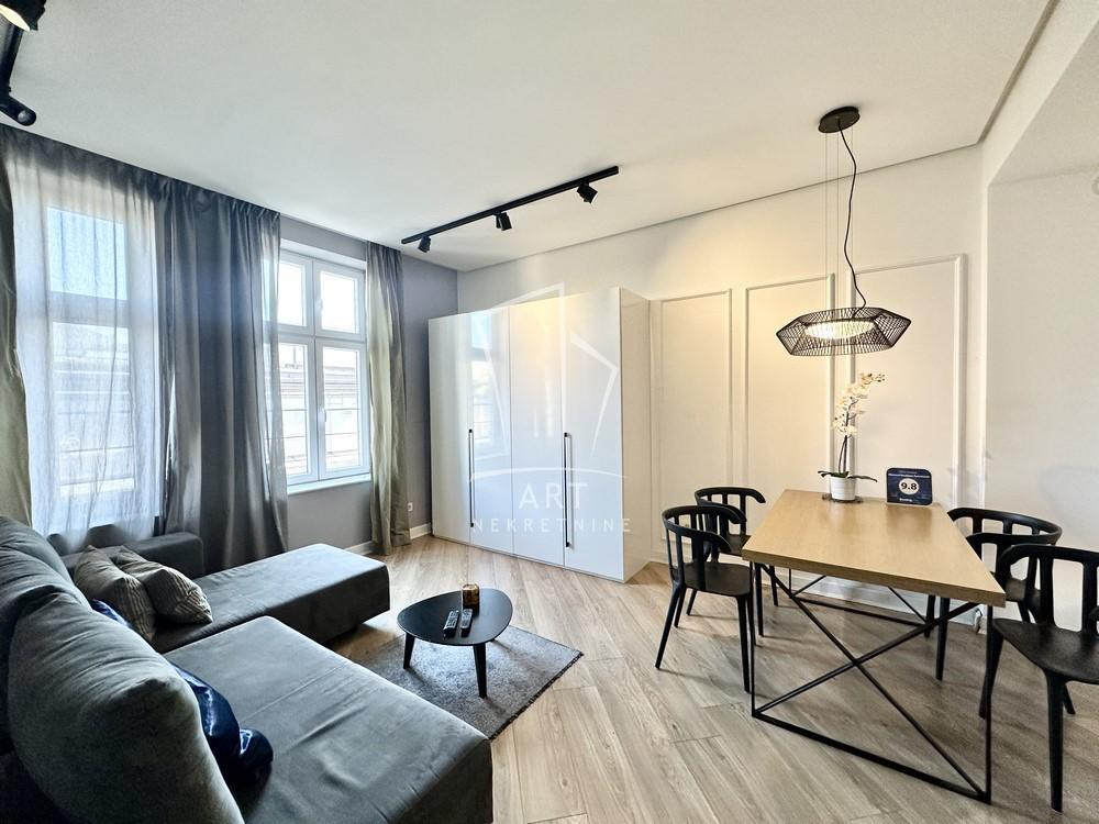 Centar, pešačka zona, namešten, mereno 73m2 ID#12061