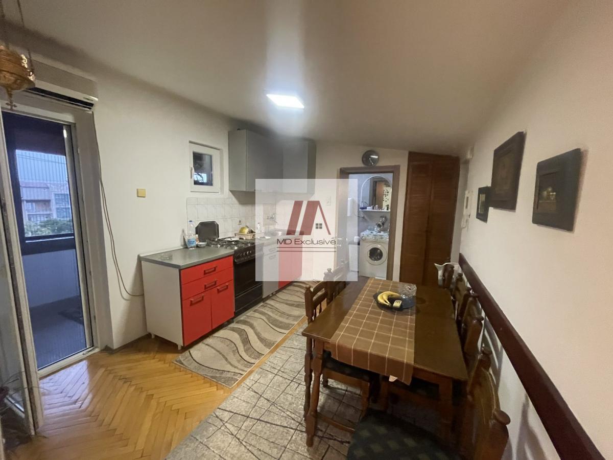 Na prodaju jednoiposoban stan u Paviljonima – Novi Beograd