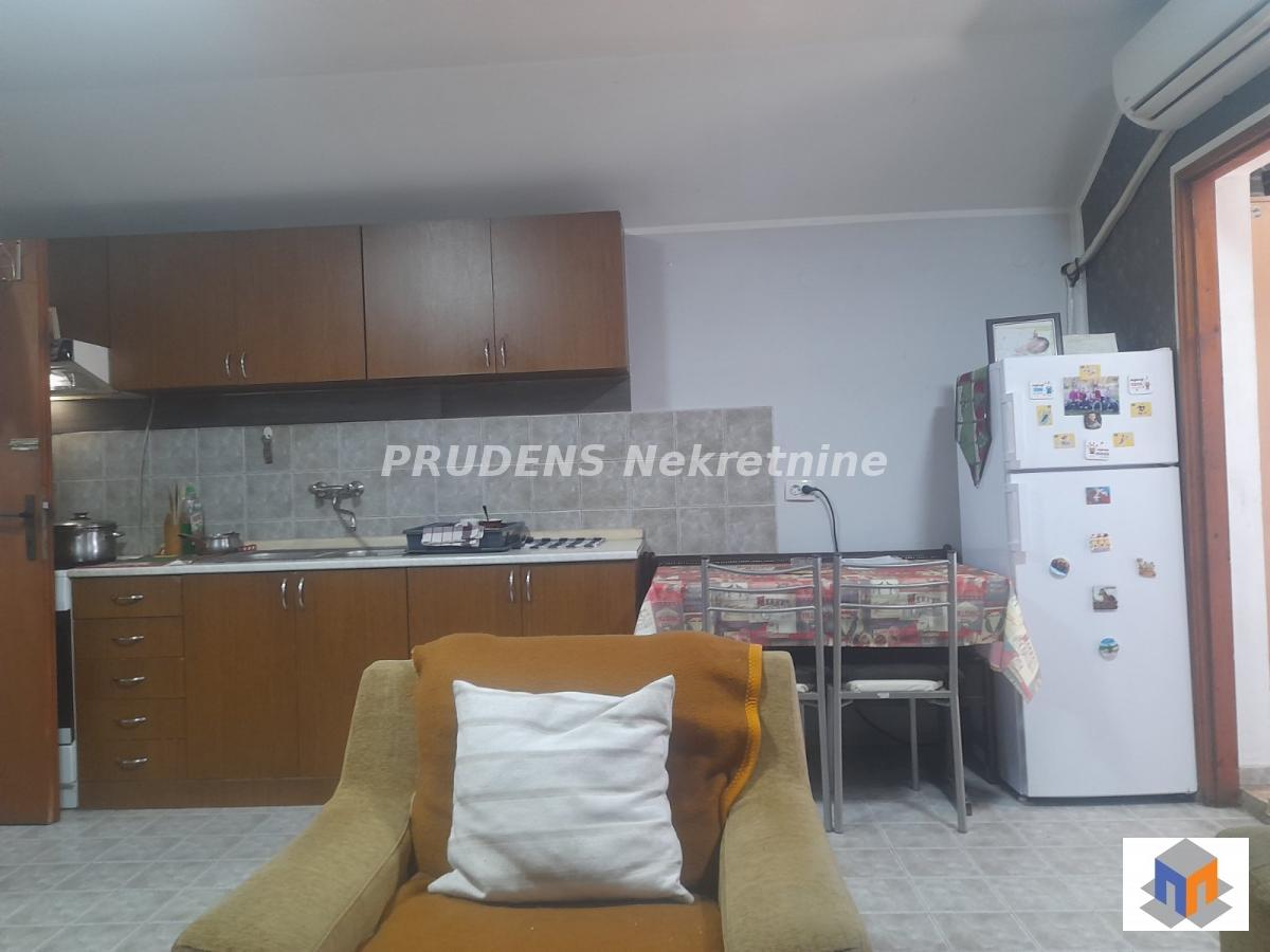 2,5 stan u Surčunu, blizu glavne ulice