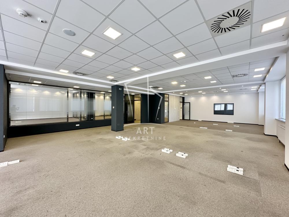 Novi Beograd, odličan poslovni prostor u modernoj zgradi ID#