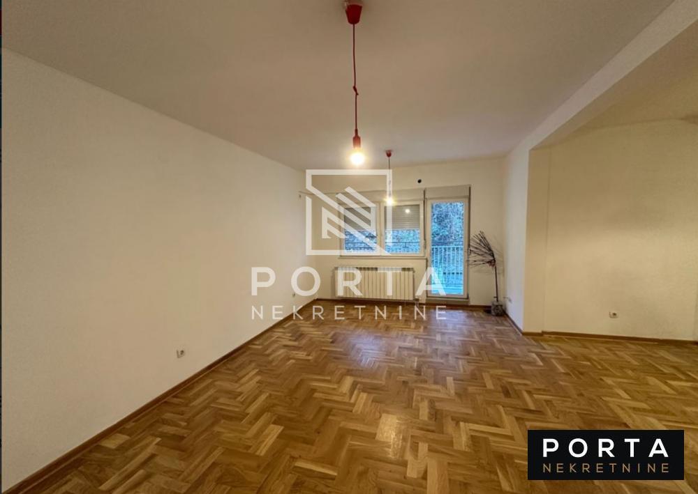 Banovo brdo,stan 67 m2,uknjižen ID#1555