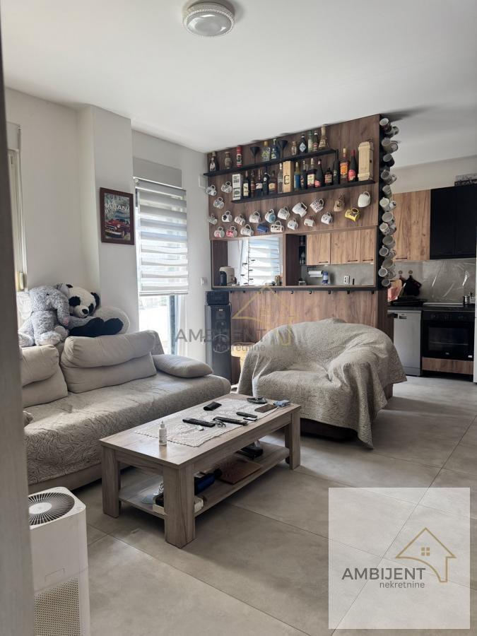 Trosoban stan u Starim Banovcima, 71 m2