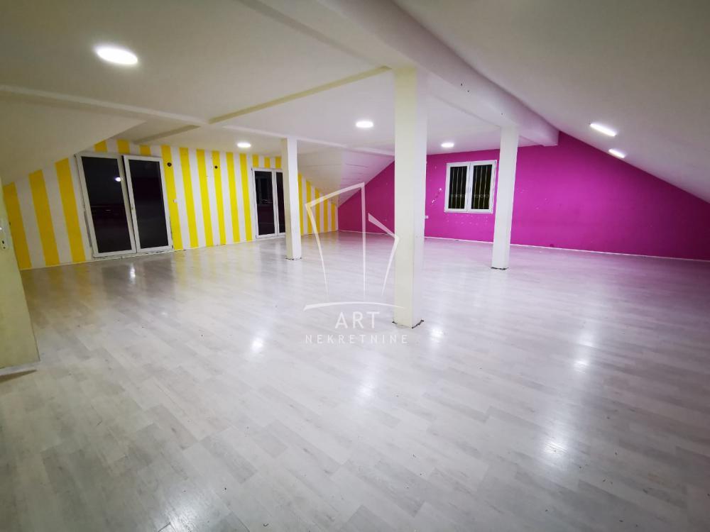 Izdaje se kuća pogodna za poslovni prostor ID#12172