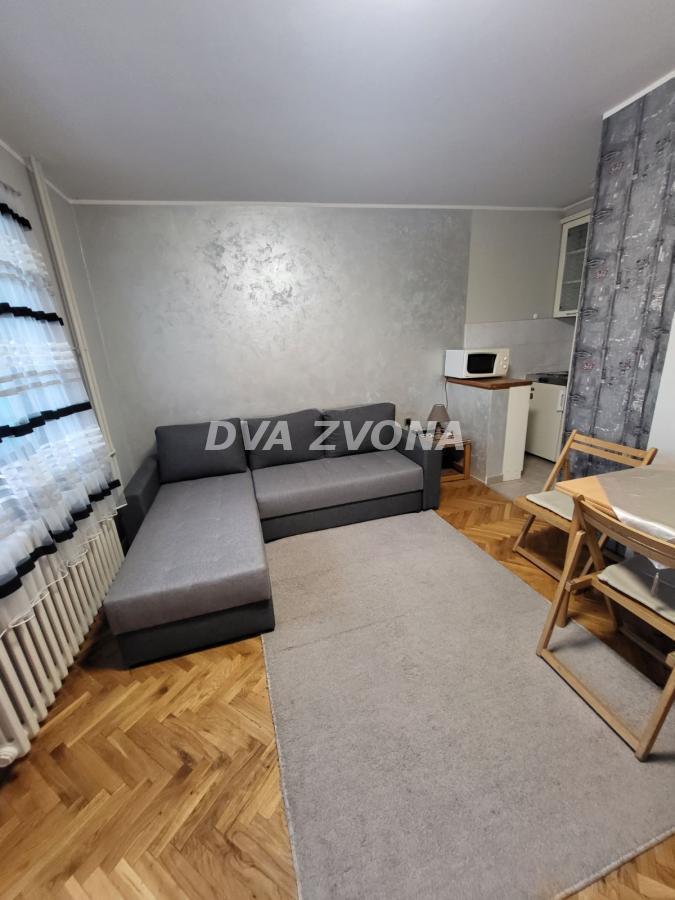 Garsonjera 29m², CENTAR NS, Terasa, Namještaj, Centralno!