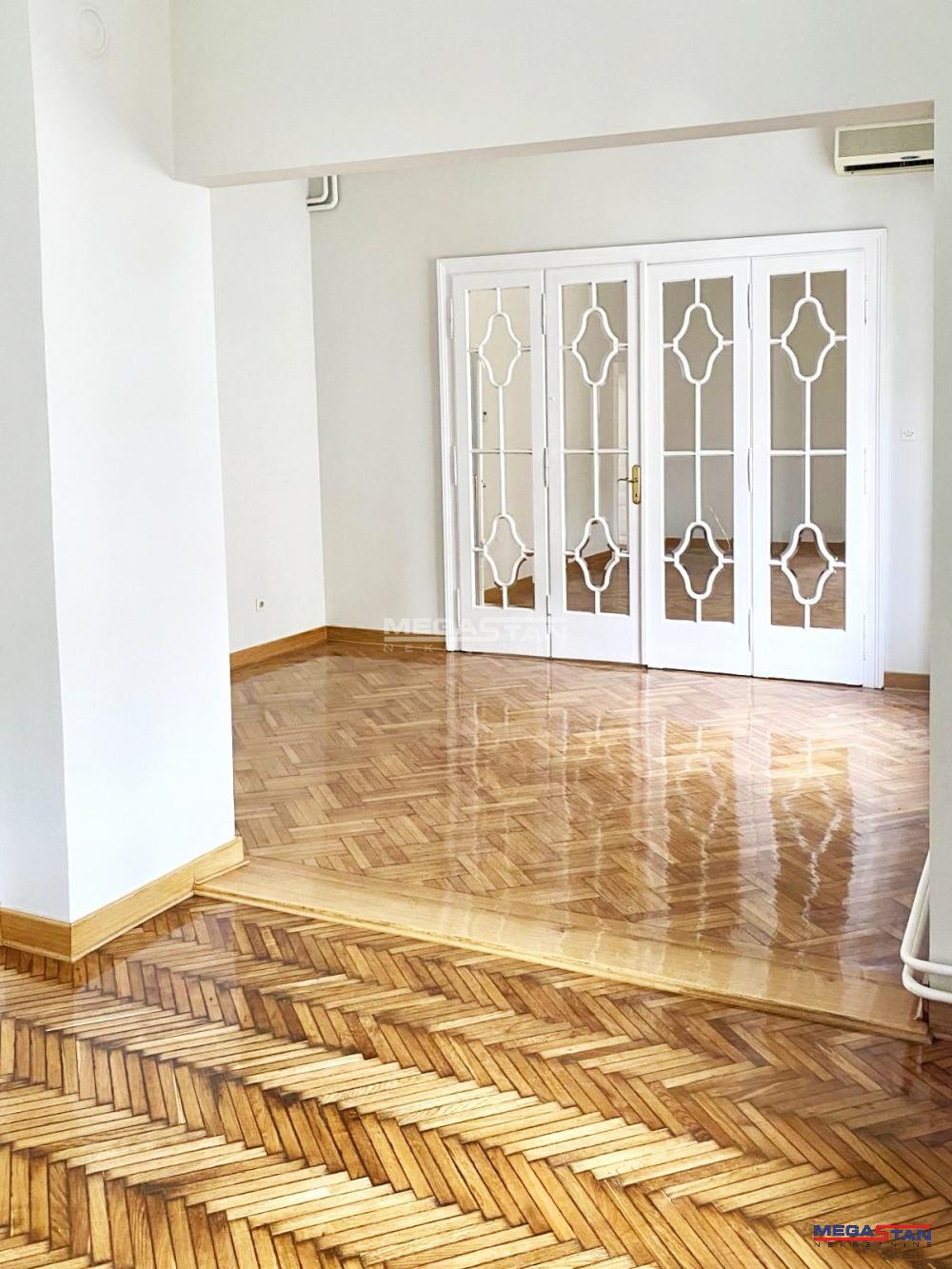 Knez Mihailova, salonac, lux, deljiv u dve jedinice