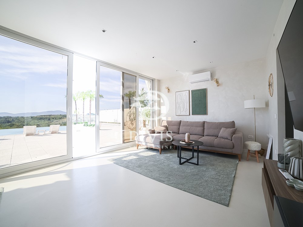 Kuća sa bazenom i salom za proslave, Sopot, 360m2