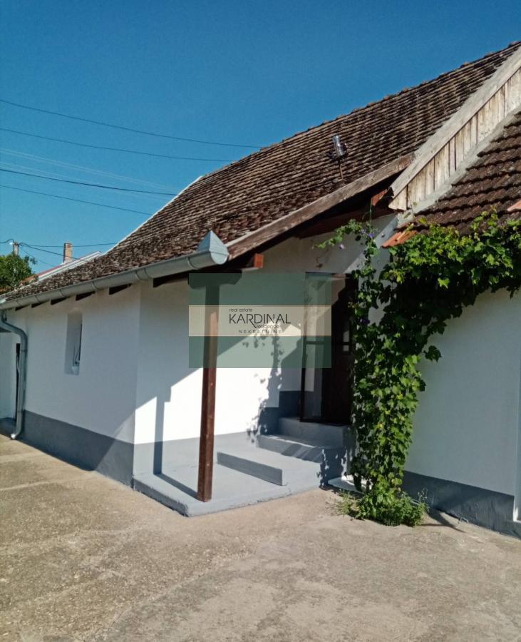 Renovirana kuća u centru sela Jazak!